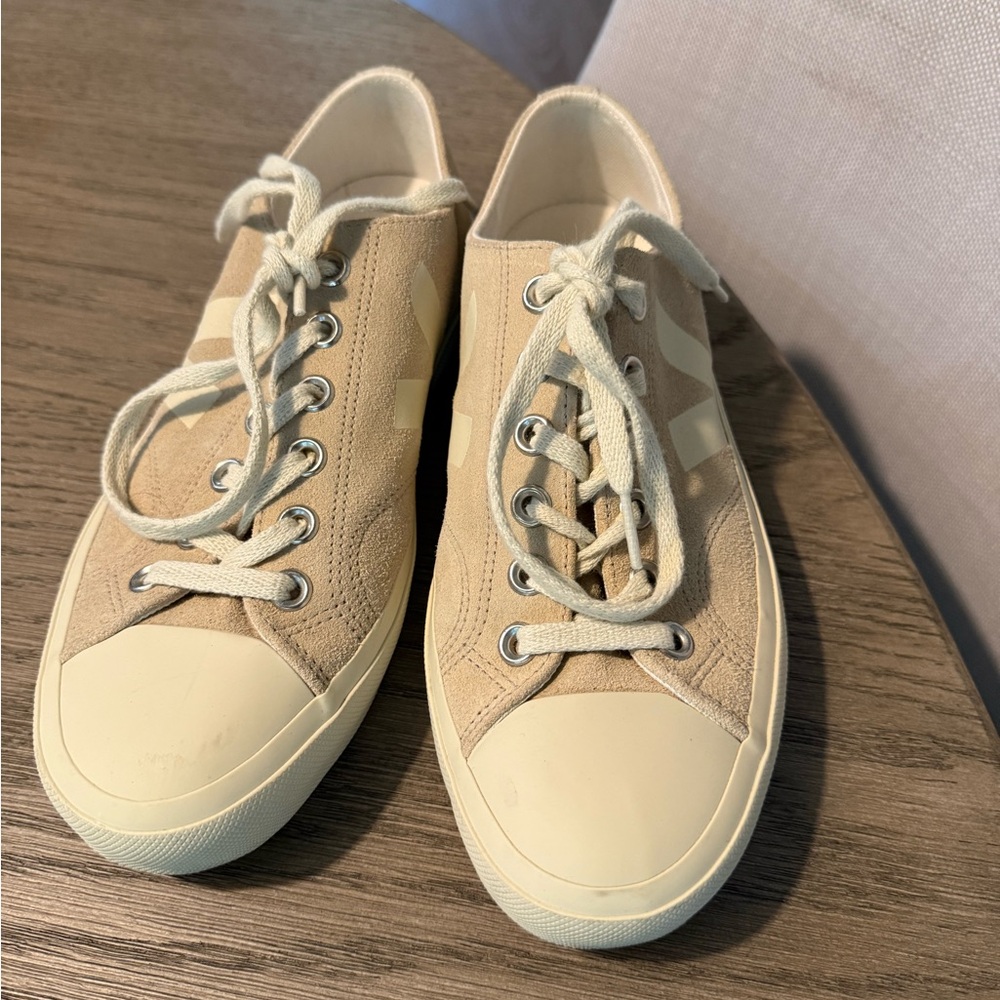 Veja Cream Sneakers with Minimalist Design and Lace-Up Style